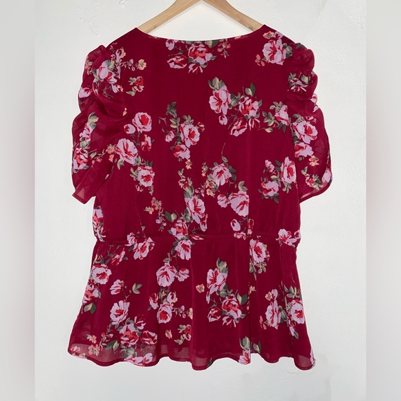 NWOT Maurices gorgeous floral ruched sleeves layered - Picture 2 of 5